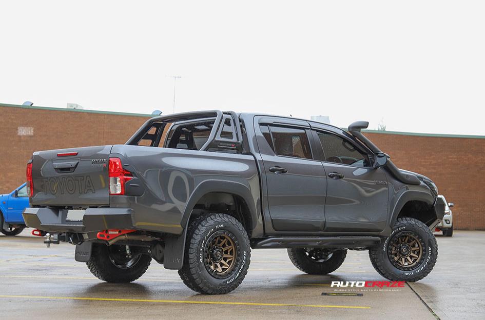 TOYOTA HILUX N80 RUGGED X COVERT BRONZE BLACK LIP